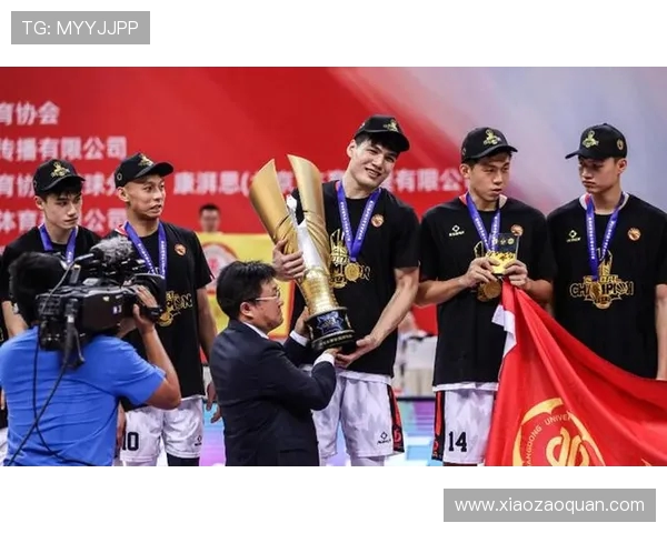 陈国豪半场亮相4分钟高效表现3投2中斩获4分1篮板